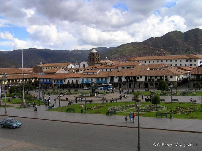 Plaza de Armas Blick von den Stufen der Kathedrale von Cusco -Peru