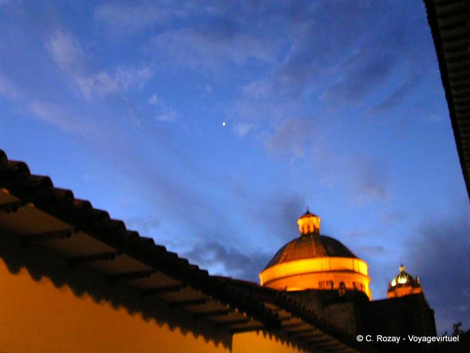 Cusco bei Nacht, Kuppel von der Straße Loreto -Peru