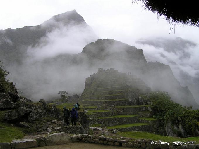 Machu Picchu in den Wolken -Peru