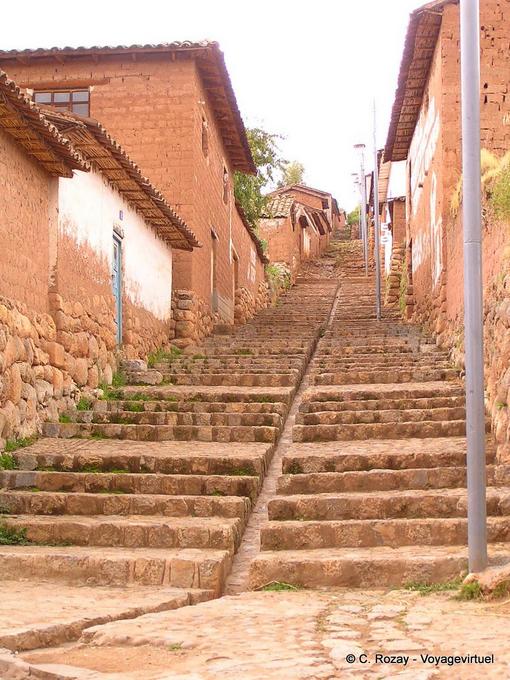 Treppengasse, Chinchero im Valle Sagrado de los Incas -Peru