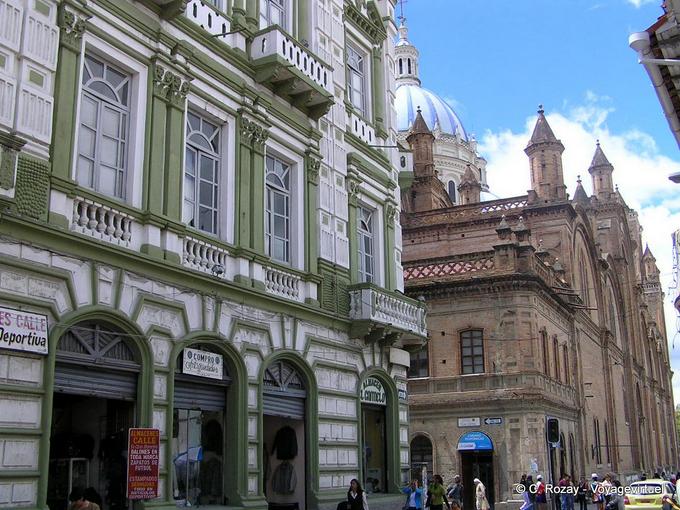 Fassade der Catedral de la Inmaculada Konzeption, Cuenca -Ecuador