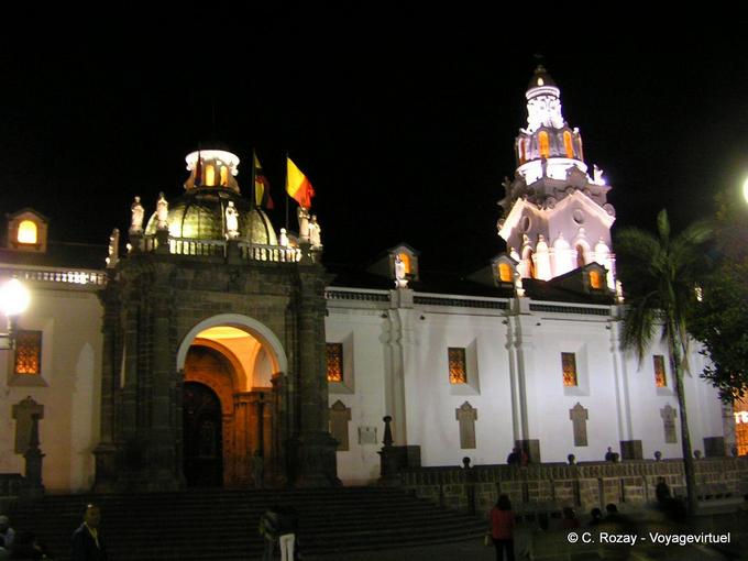 Die Kathedrale von Quito Nachtansicht -Ecuador