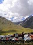 Snowy-Gebirge und lokale Produkte, La Raya, Peru.