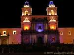Nachtbeleuchtung Kirche von San Francisco, Quito, Ecuador.