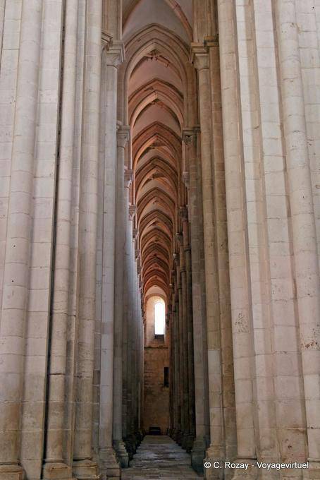 Hohe Schiff der Kirche, Zisterzienser-Abtei von Alcobaça - Portugal