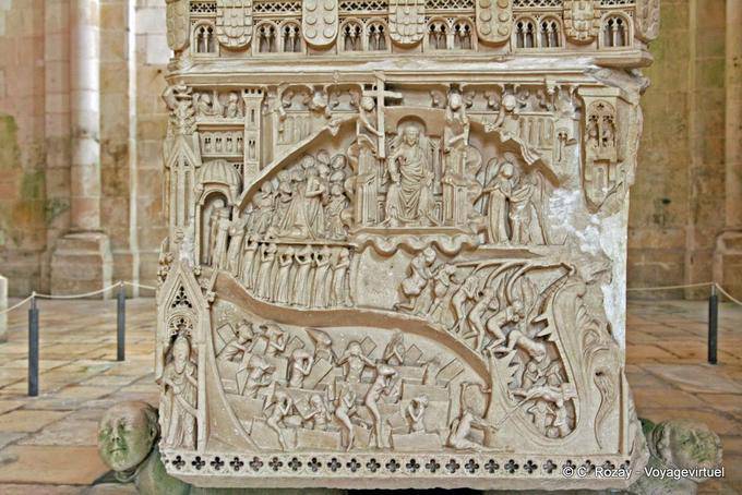 Tombe von Ines de Castro, der Seitenfläche Skulpturen, Alcobaça - Portugal
