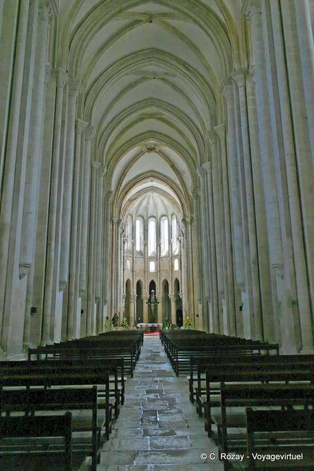Das Kirchenschiff Santa Maria, Alcobaça - Portugal
