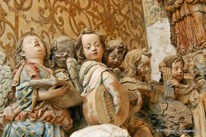 Skulpturen von Musikern Putten, Alcobaça - Portugal