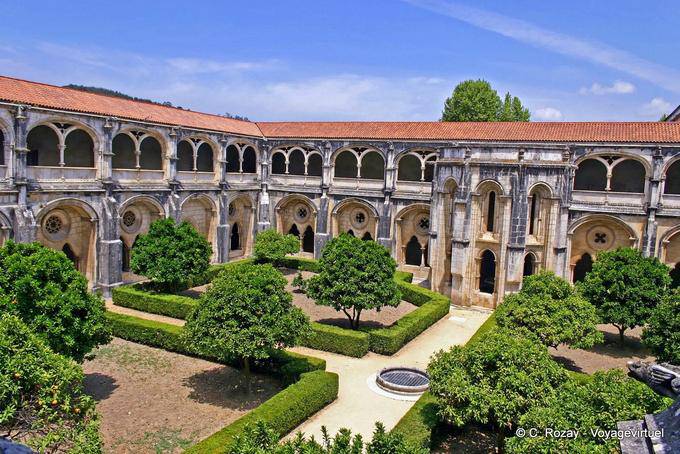 Blick auf den Kreuzgang und Garten, Kloster Alcobaça - Portugal