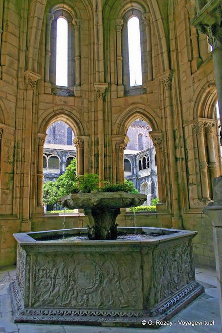 Ein Brunnen, das Waschbecken, Kloster des Schweigens, Alcobaça - Portugal