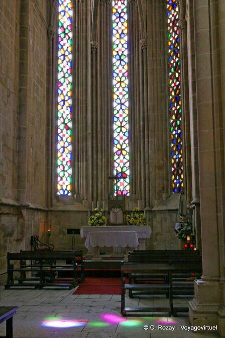 Große Glasfenster der Kirche, das Kloster von Santa Maria da Vitoria, Batalha - Portugal