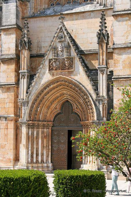 Das Querschiff-Portal, Kloster Santa Maria da Vitoria, Batalha - Portugal