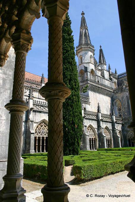 Der Glockenturm von der Royal Kloster, Batalha gesehen - Portugal