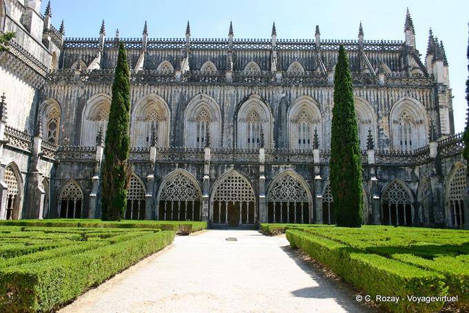 Die zentralen Garten des Klosters von Santa Maria da Vitoria, Batalha - Portugal