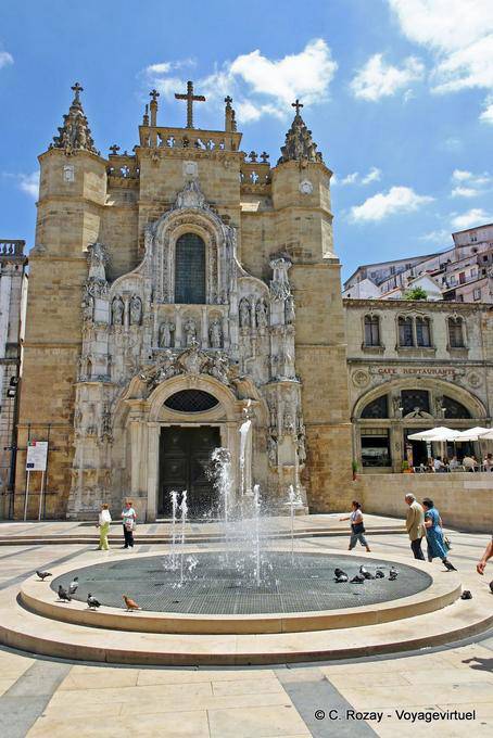 Brunnen vor der Kirche von Santa Cruz, Coimbra - Portugal