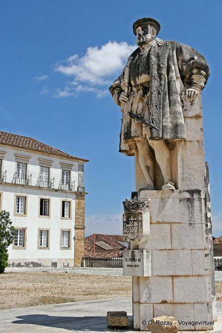 Statue von Alfonso Henriques, Universidade Velha, Coimbra - Portugal