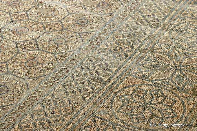 Fragment des Mosaiks in den römischen Ruinen, Conimbriga - Portugal