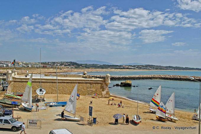 Beach und Fort da Ponta da Bandeira, Lagos - Portugal