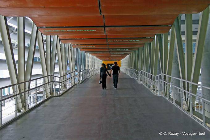 Metall-Passage, Architektur Oceanarium in Lissabon - Portugal