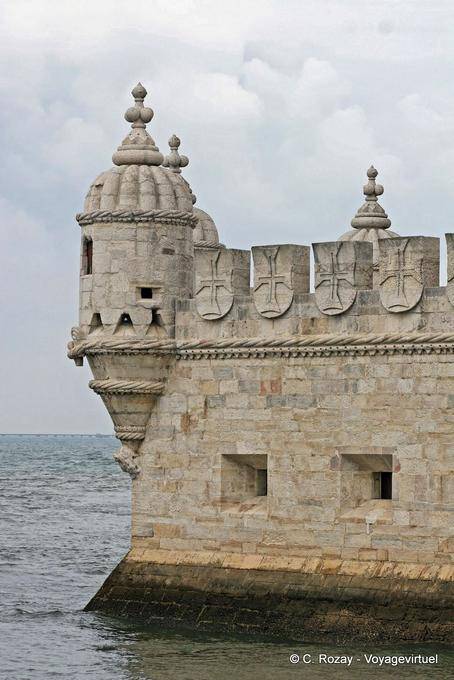 Die maurischen Wachtürme und Zinnen der Turm von Belém, Lissabon - Portugal