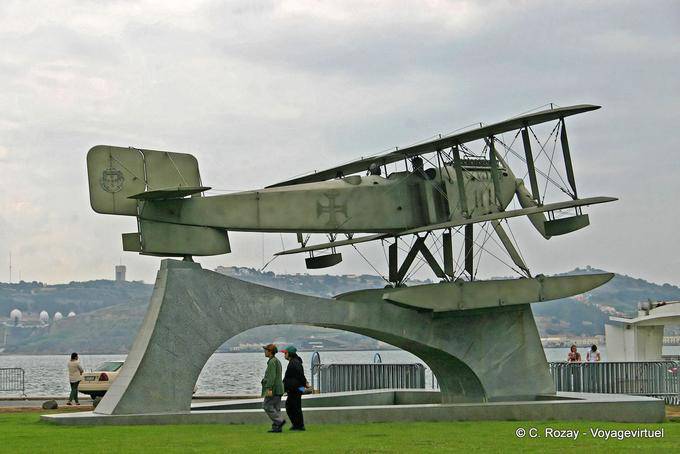 Seaplane Skulptur, Denkmal Sacadura Cabral und Gago Coutinho, Lissabon - Portugal