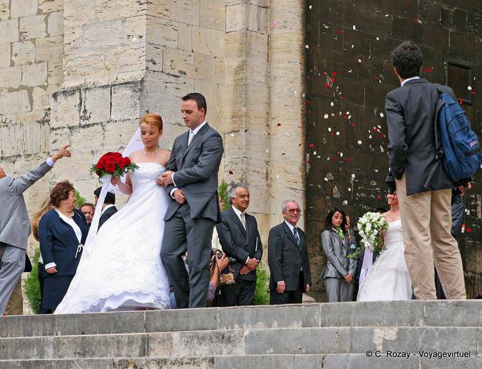 Auf den Stufen der Kathedrale, Lissabon verheiratet - Portugal