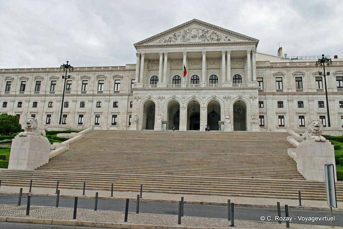 Panoramablick auf den Palast von São Bento Estrela, Lissabon - Portugal