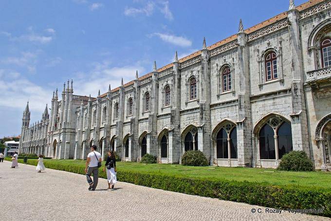 Ein Teil der Fassade des Hieronymus-Kloster in Lissabon - Portugal