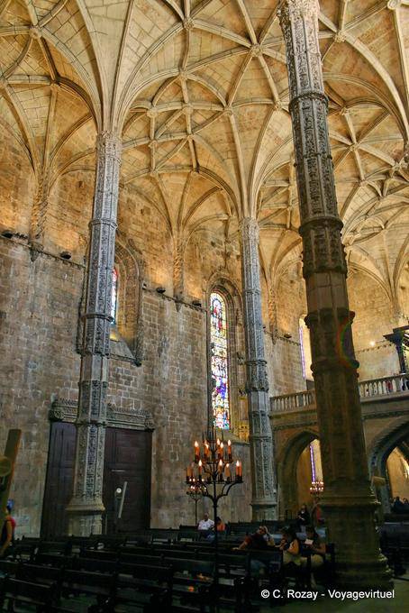 Säulen und Dach der Kirche von S. Maria de Belém, Jerónimos, Lissabon - Portugal
