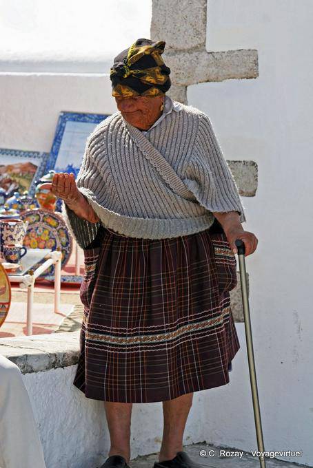 Die Tracht der Bewohner von Sitio de Nazaré - Portugal