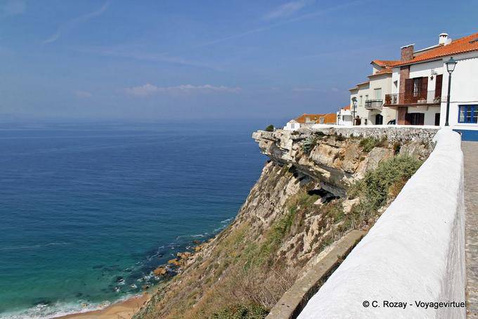 Auf der Klippe, Rua 25 de Abril, Landzunge Sitio, Nazaré - Portugal