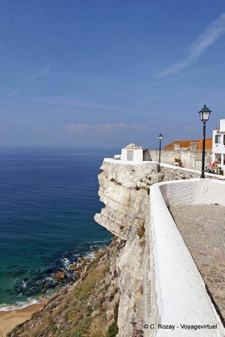 Rua do Horizonte, der Meerblick von der Klippe von Sitio, Nazaré - Portugal