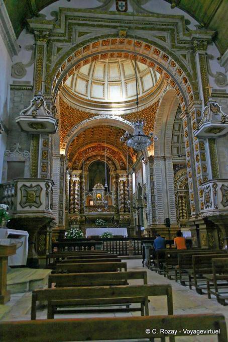 Das Schiff der Kirche Nossa Senhora, Nazaré - Portugal