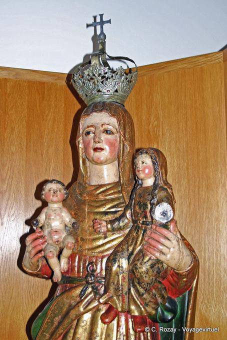 Farbigem Holz, die eine Königin und ihre Kinder, Museum von Sao Francisco, Porto - Portugal