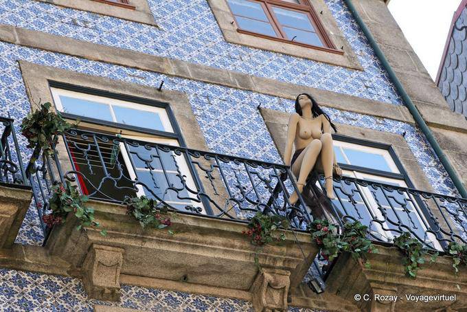 Das Modell auf dem Balkon, Rua de Belomonte, Porto - Portugal