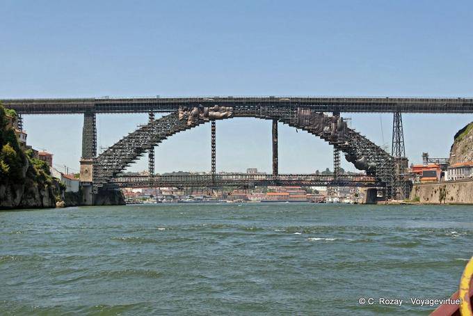 Der Dom Luis I Brücke, Porto - Portugal