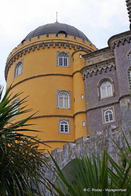 Sintra, das gelb lackiert Round Tower, Palacio da Pena - Portugal