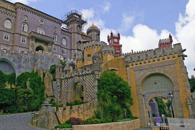 Die maurischen und gotischen Tor Tür, erklimmen Sie den Palast von Pena, Sintra - Portugal