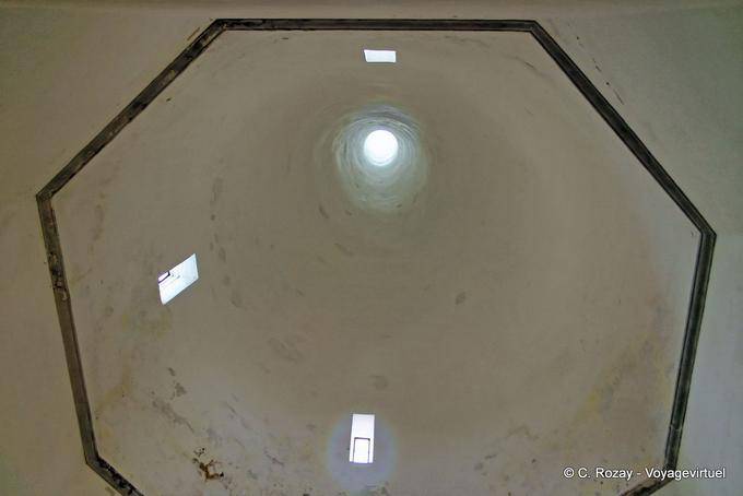 Der Kamin in der Küche, an der Innenseite, Palacio Nacional, Sintra - Portugal