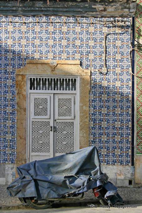 Fliesen an der Fassade, Tavira - Portugal