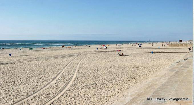 Der lange Strand von Torreira - Portugal