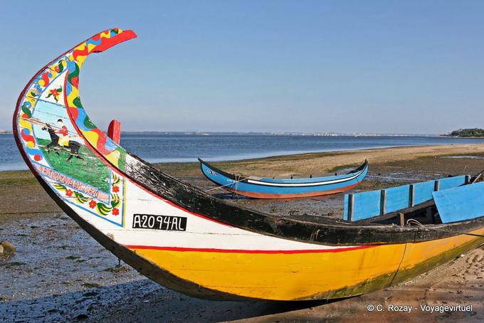 Bug eines typischen Boot Arbeitsboot zum Ernten von Algen, Torreira - Portugal