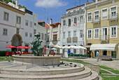 Der Platz der Republik, Alcobaça, Portugal.