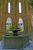 Ein Brunnen, das Waschbecken, Kloster des Schweigens, Alcobaça, Portugal.