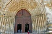 Das Kirchenportal, Zisterzienserkloster von Alcobaça, Portugal.