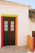 Türrahmen mit hellen Farben, Burgau, Algarve, Portugal.