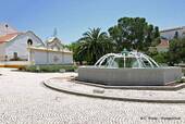 Platz und Brunnen, Alter Do Chao, Portugal.