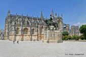 Die Kapelle der Gründer und die Statue von Nuno Alvares Pereira Batalha, Portugal.