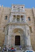 Scheintür, die Arbeit von João de Ruão, Alte Kathedrale von Coimbra, Portugal.