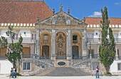 Haupteingang, Paços da Velha Universidade, Coimbra, Portugal.